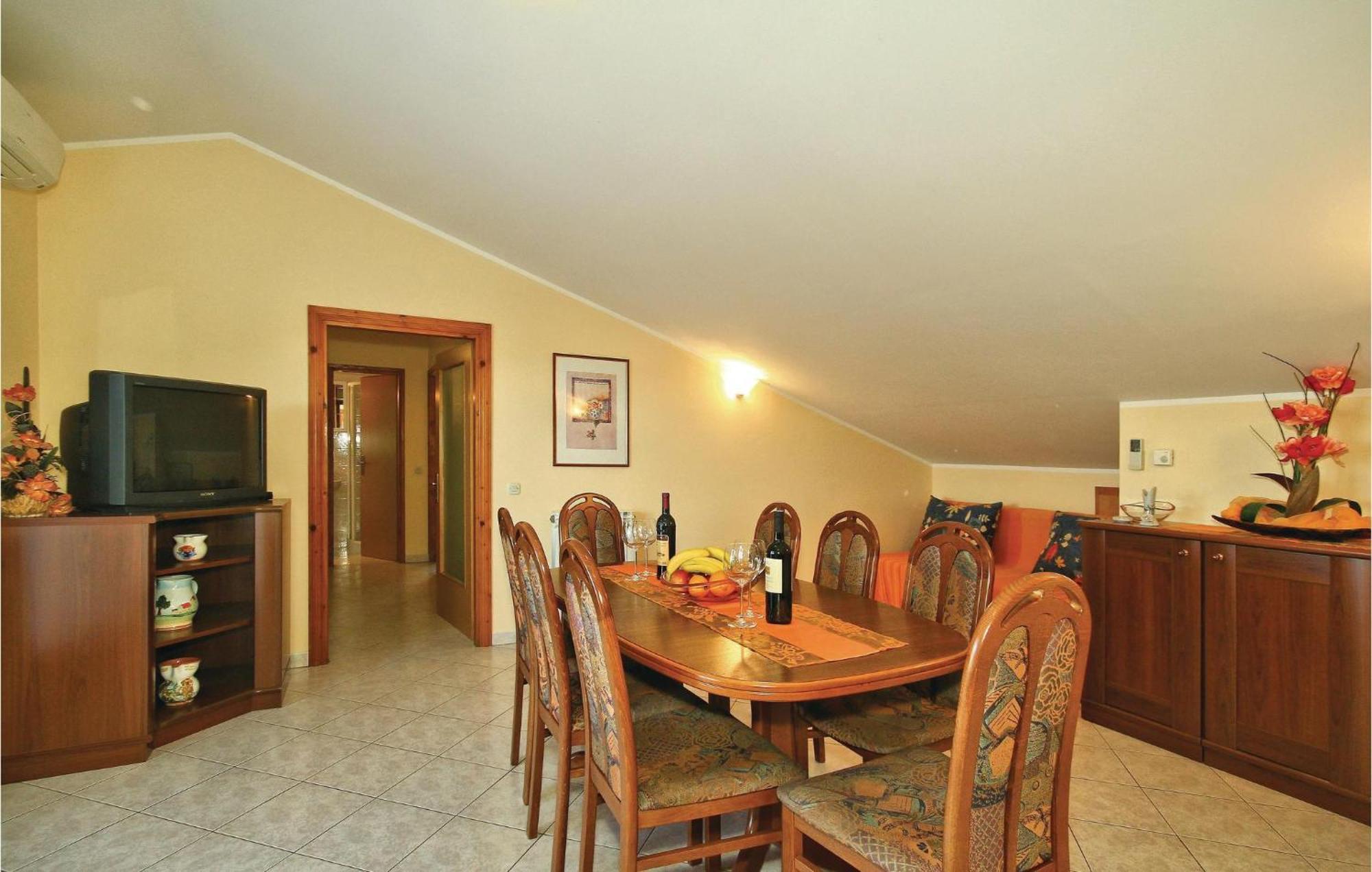 3 Bedroom Gorgeous Apartment In Пореч Екстер'єр фото