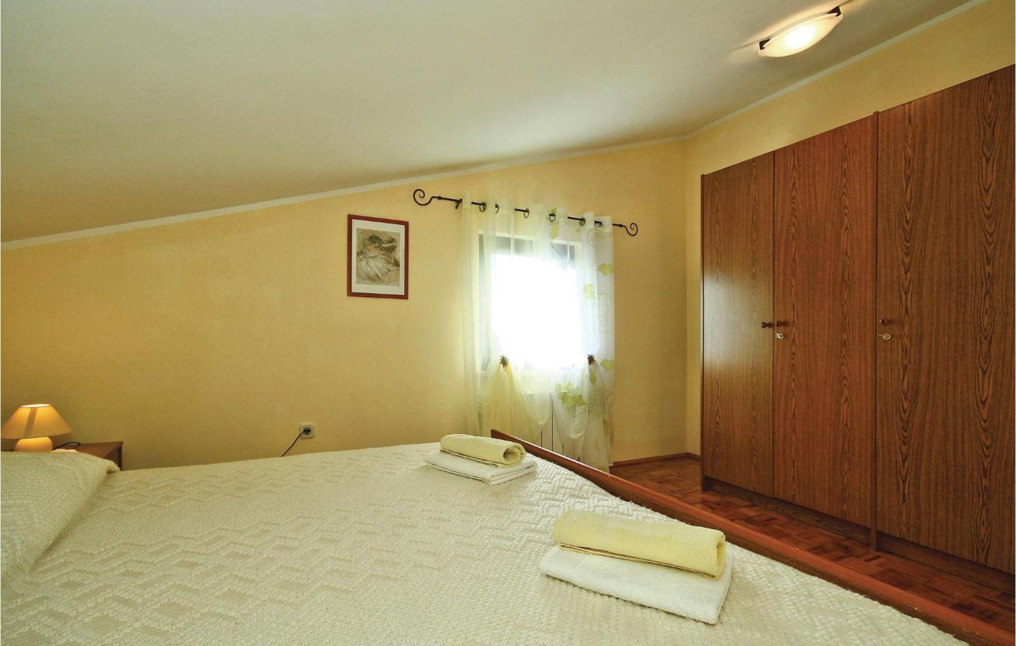 3 Bedroom Gorgeous Apartment In Пореч Екстер'єр фото